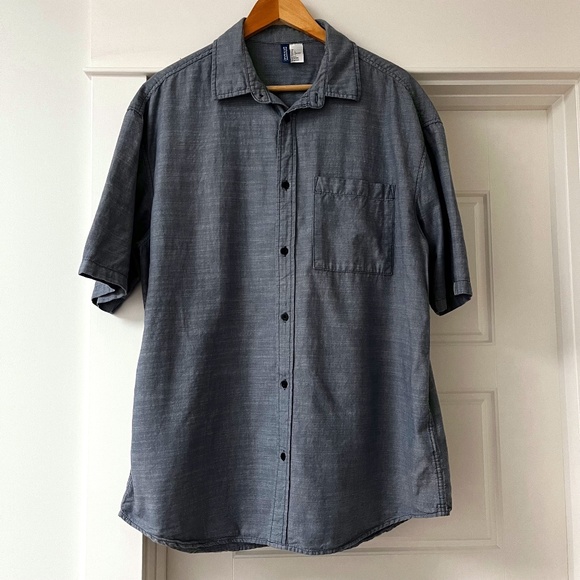 H&M (Divided) Men's Grey Chambray Button-Down - Picture 1 of 5